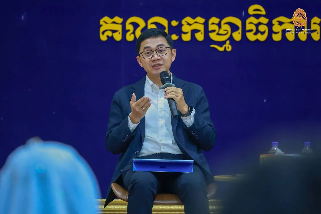 ឯកឧត្តម ពេជ្រ វិជ្ជាគន្ធី អគ្គនាយកនៃអគ្គនាយកដ្ឋានគ្រប់គ្រងមុខងារសាធារណៈ នៃក្រសួងមុខងារសាធារណៈ