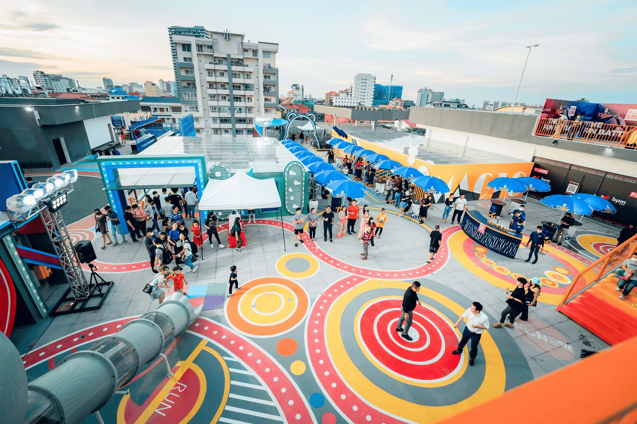 Obektlar bilan onlayn onanizm Bogda yalangoch xotini kamerada sikish