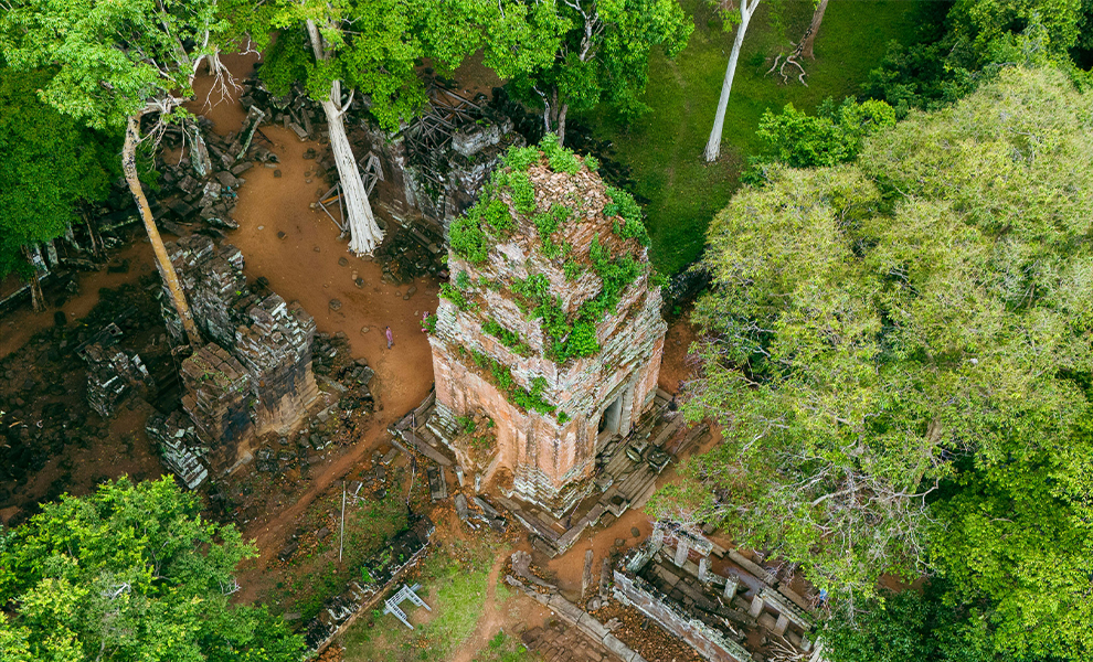 ប្រាសាទមួយក្នុងតំបន់កោះកេរ ដែលអ្នកស្រុកតែងហៅតគ្នាថា «ប្រាសាទក្រហម»